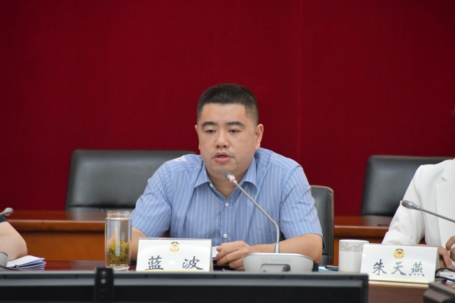 雨花台区委常委,区政府副区长蓝波表示,要转变板桥新城的发展建设思维
